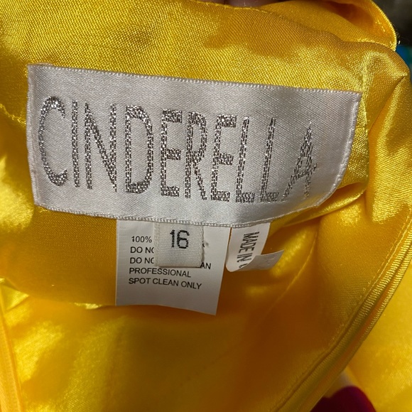 Yellow gown - Picture 2 of 3